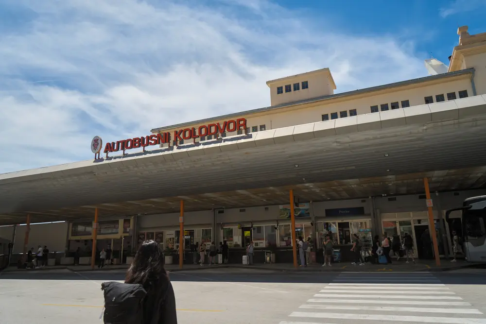 2026-06-13_dubrovnik_bus-station-entrance_dsc06531.jpg