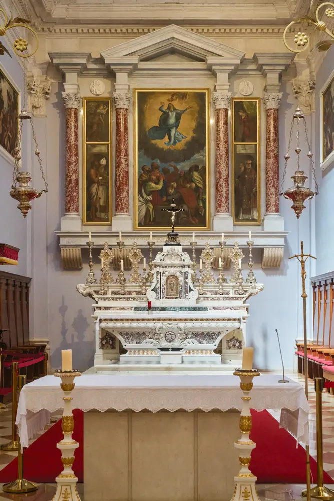 2026-06-10_dubrovnik_church-altar-interior_dsc05098.jpg