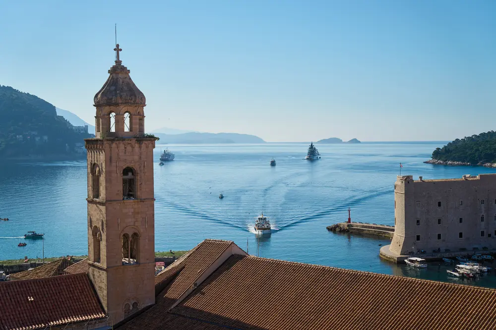 2026-06-10_dubrovnik_bell-tower-over-blue-sea_dsc04915.jpg