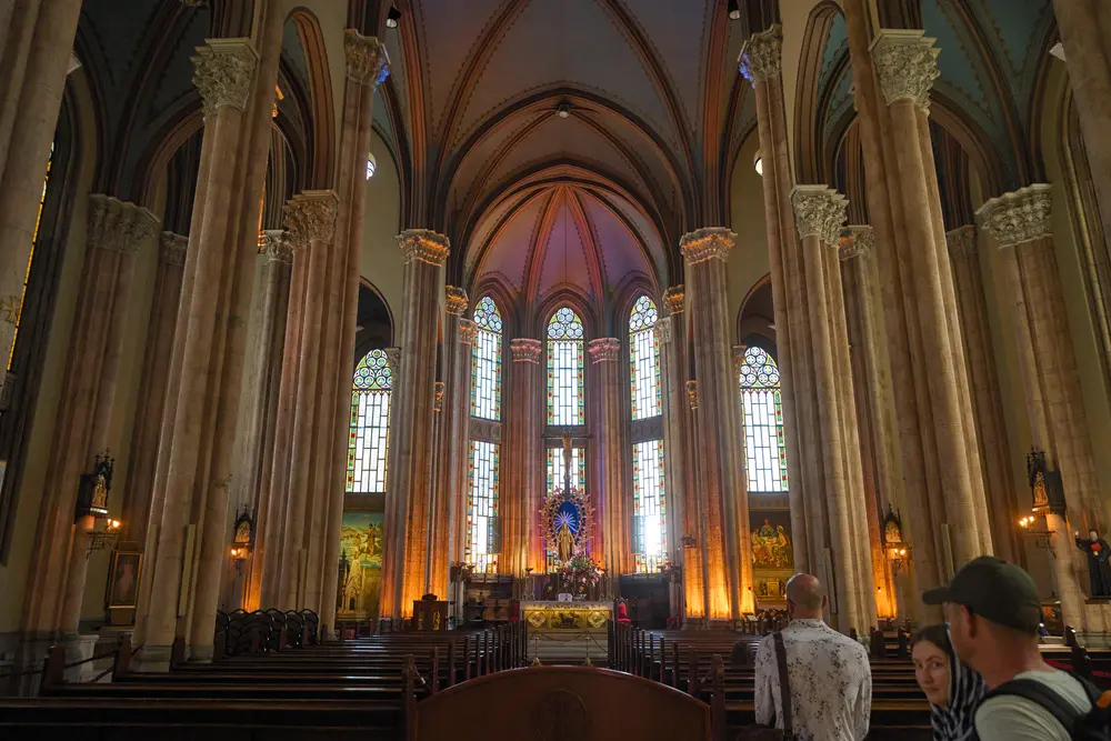 2026-06-06_istanbul_church-nave-interior_dsc02941.jpg