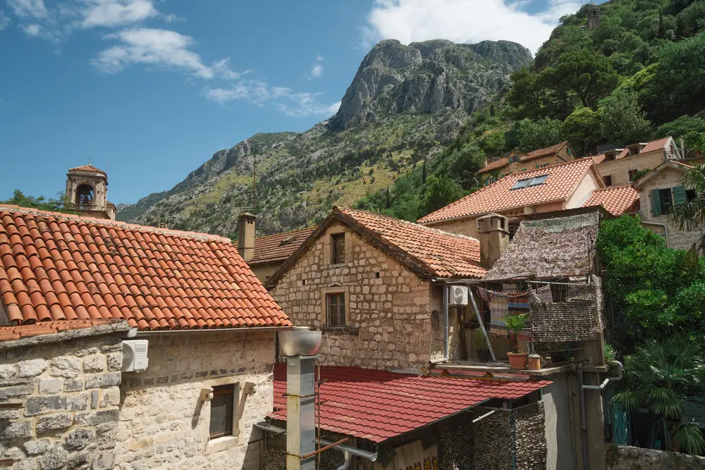 2026-06-12_kotor_rooftops-below-mountain_dsc05925.jpg