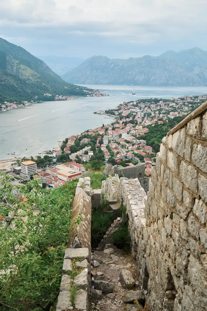 2026-06-11_kotor_wall-steps-above-town_dsc05761.jpg