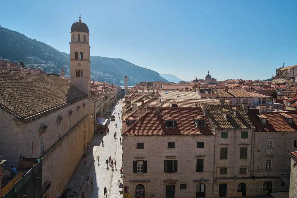 2026-06-10_dubrovnik_main-street-and-rooftops_dsc04974.jpg