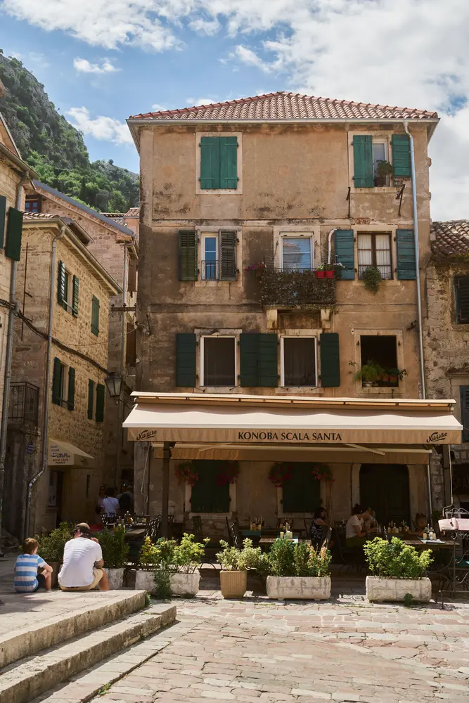 2026-06-12_kotor_cafe-below-old-house_dsc05920.jpg