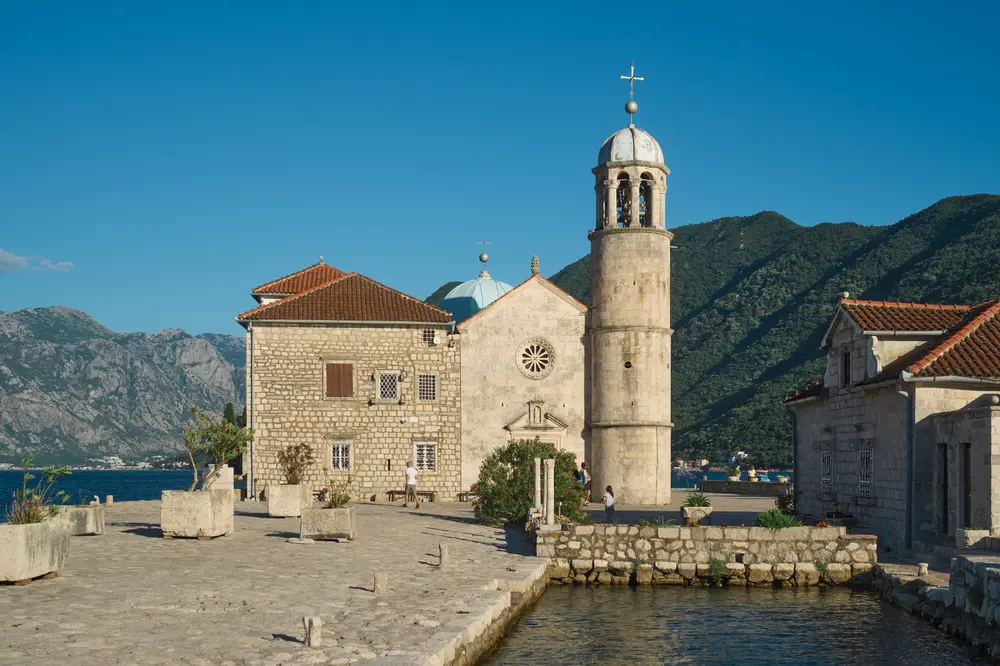 2026-06-12_perast_island-church-courtyard_dsc06211.jpg