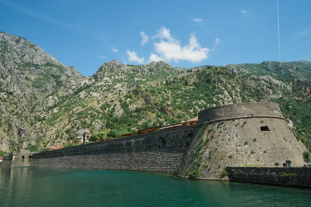 2026-06-11_kotor_round-bastion-by-water_dsc05611.jpg