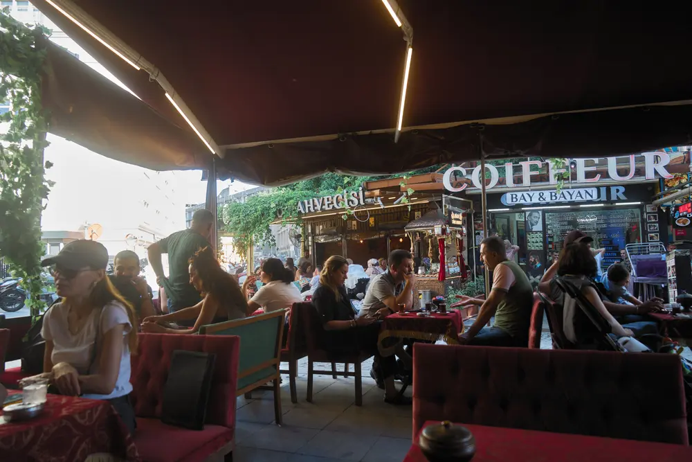 2026-06-06_istanbul_waterfront-cafe-terrace_dsc03194.jpg