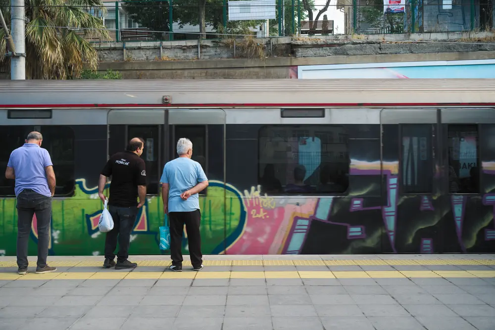 2026-06-06_istanbul_tram-at-platform_dsc02594.jpg