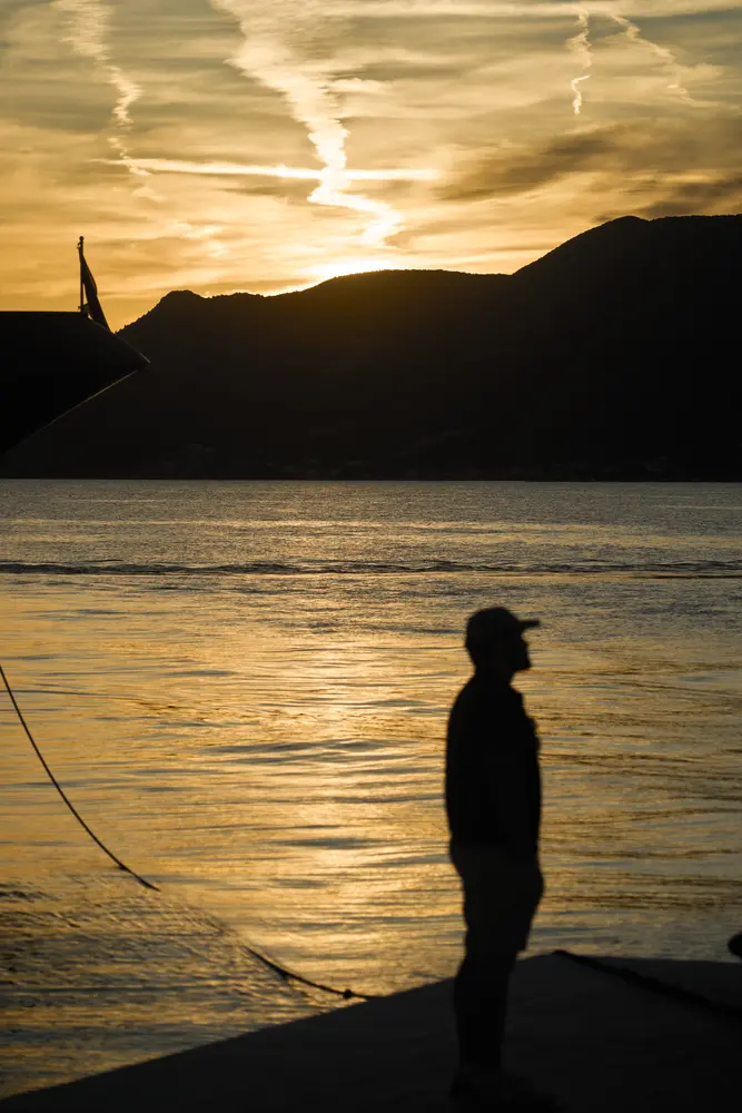 2026-06-14_korcula_angler-silhouette-at-sunset_dsc07289.jpg