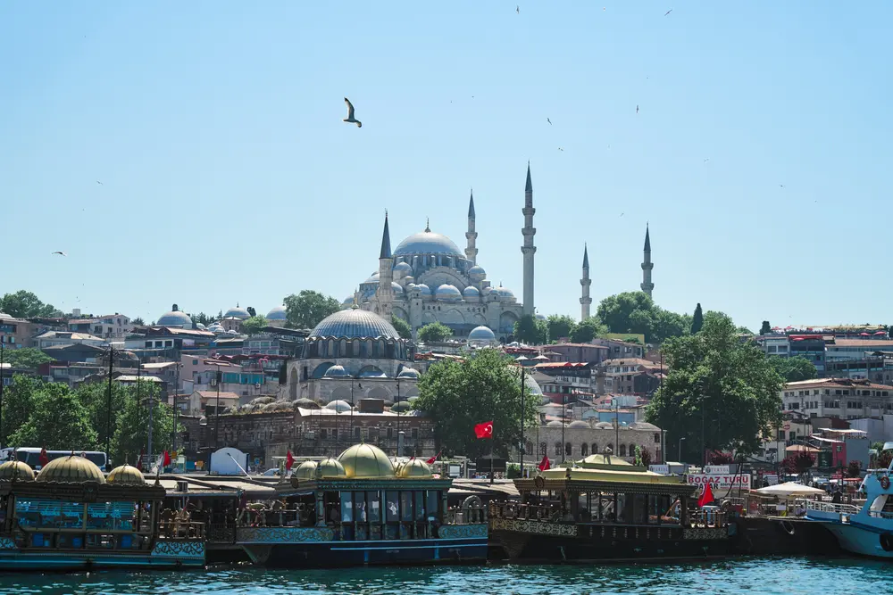 2026-06-06_istanbul_mosque-skyline-waterfront_dsc03148.jpg