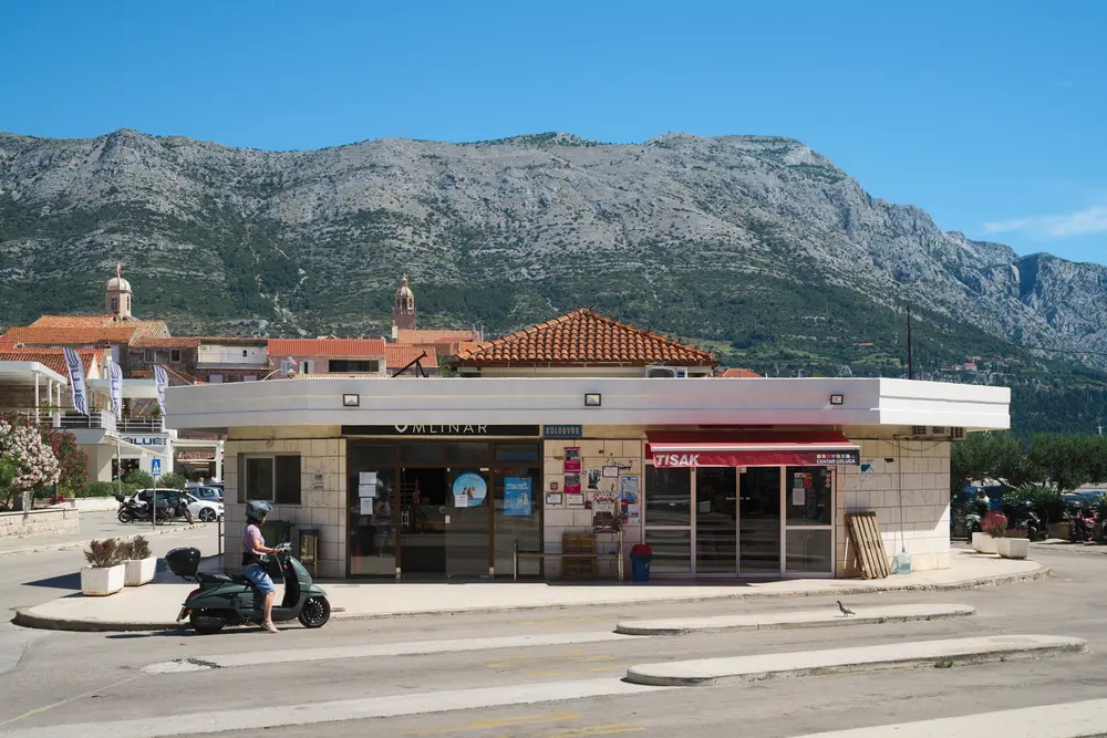 2026-06-14_korcula_roadside-shop-below-mountain_dsc06974.jpg