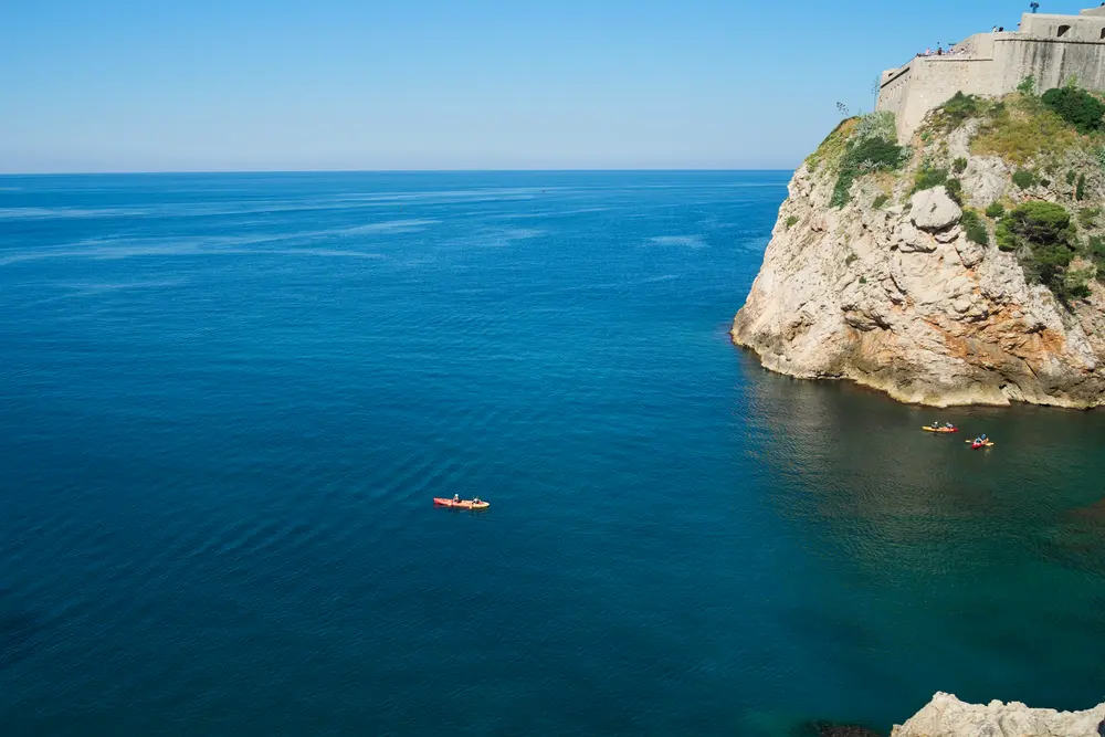 2026-06-10_dubrovnik_kayak-on-blue-sea_dsc04997.jpg