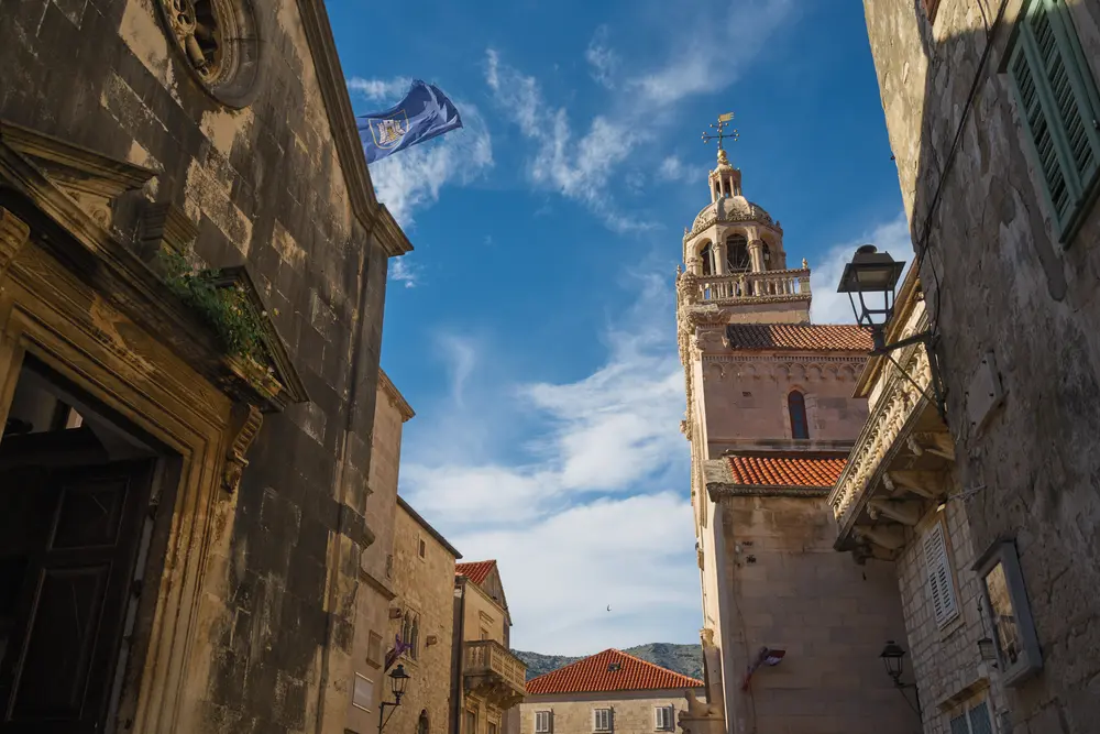 2026-06-13_korcula_bell-tower-from-alley_dsc06665.jpg