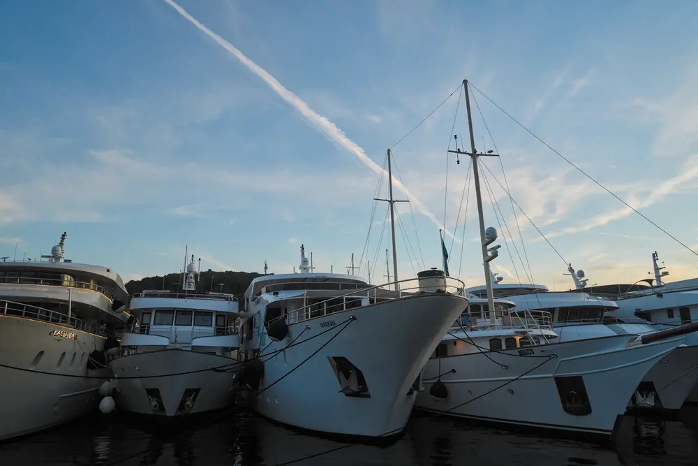2026-06-14_korcula_moored-yachts-row_dsc07320.jpg