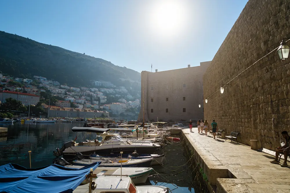 2026-06-10_dubrovnik_old-harbour-morning-sun_dsc04830.jpg