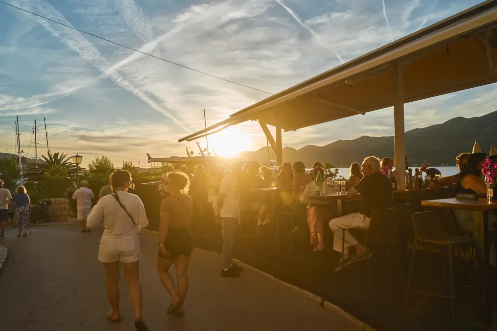 2026-06-14_korcula_seaside-bar-at-sunset_dsc07215.jpg
