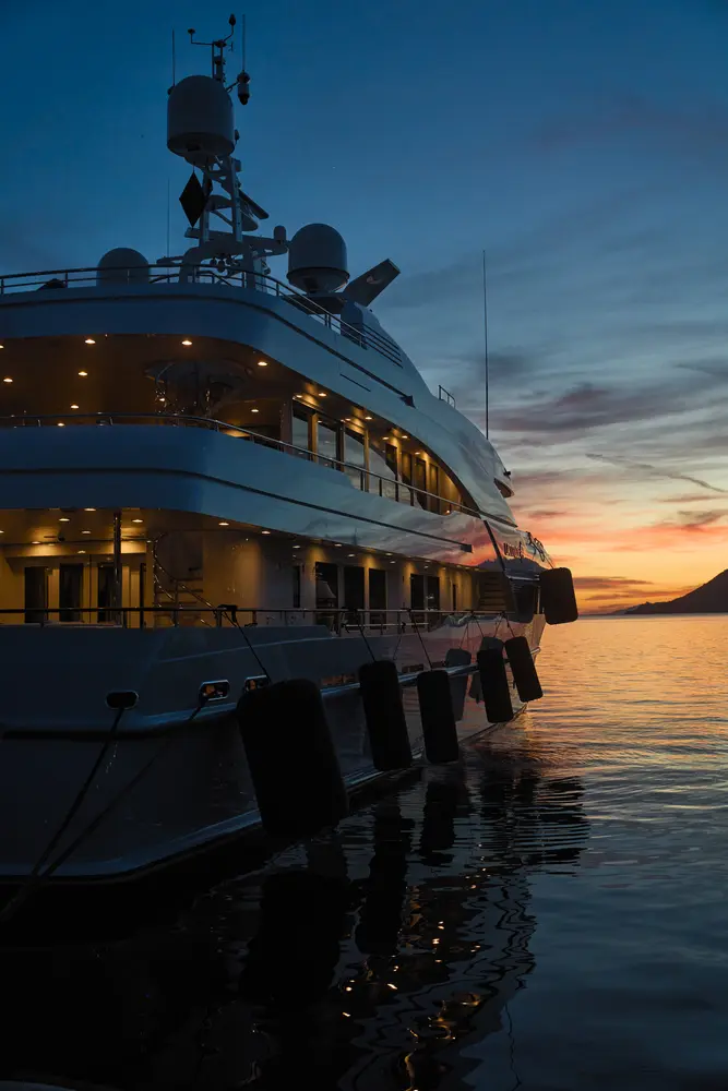 2026-06-14_korcula_lit-yacht-at-dusk_dsc07462.jpg