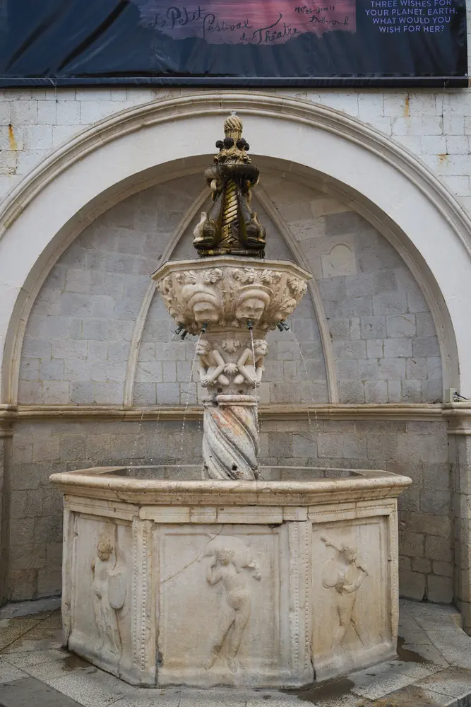 2026-06-15_dubrovnik_small-stone-fountain_dsc07649.jpg