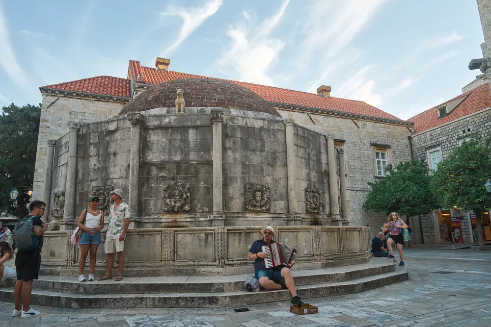 2026-06-15_dubrovnik_domed-fountain-square_dsc07826.jpg