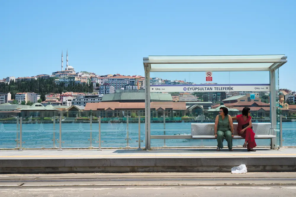 2026-06-08_istanbul_cable-car-station-waterfront_dsc04411.jpg