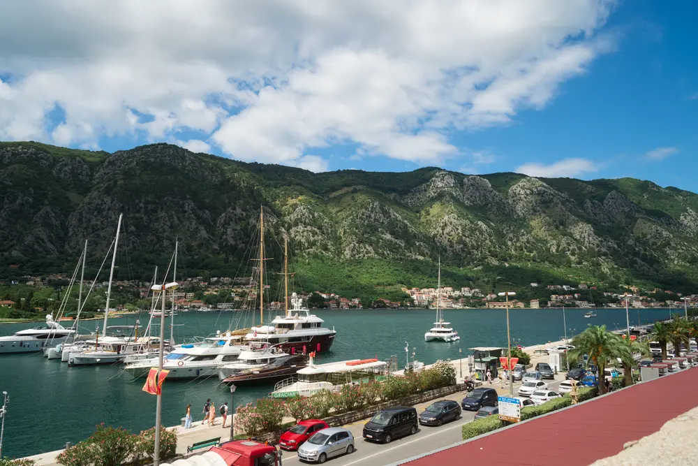 2026-06-12_kotor_marina-with-yachts_dsc05935.jpg