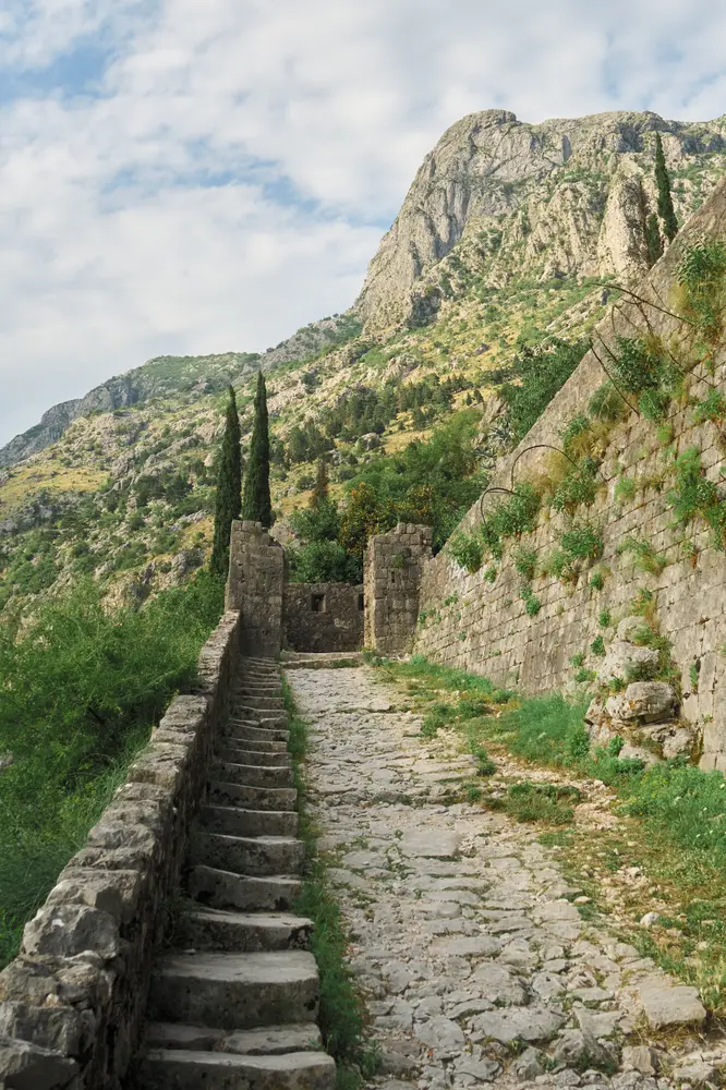 2026-06-11_kotor_fortress-stone-steps_dsc05682.jpg