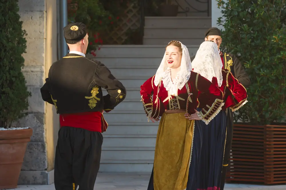 2026-06-12_perast_folk-costume-performers_dsc06327.jpg