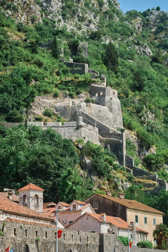 2026-06-11_kotor_hillside-fortress-walls_dsc05629.jpg