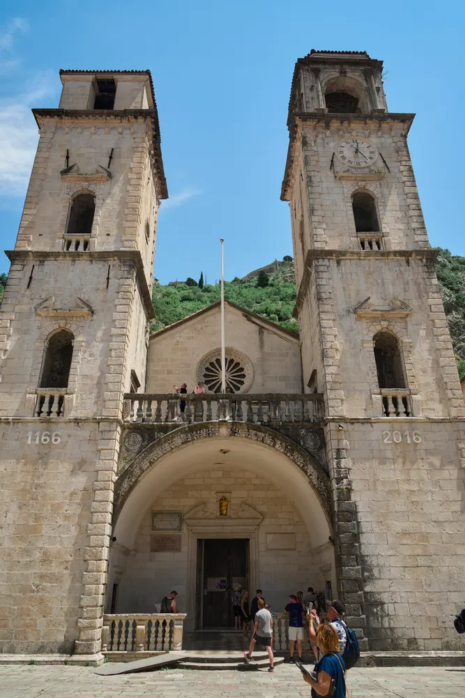 2026-06-11_kotor_cathedral-twin-towers_dsc05506.jpg