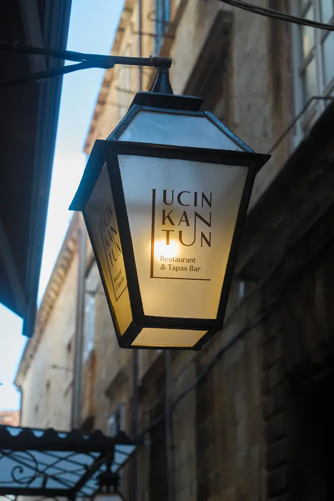 2026-06-15_dubrovnik_hanging-lantern-sign_dsc07670.jpg