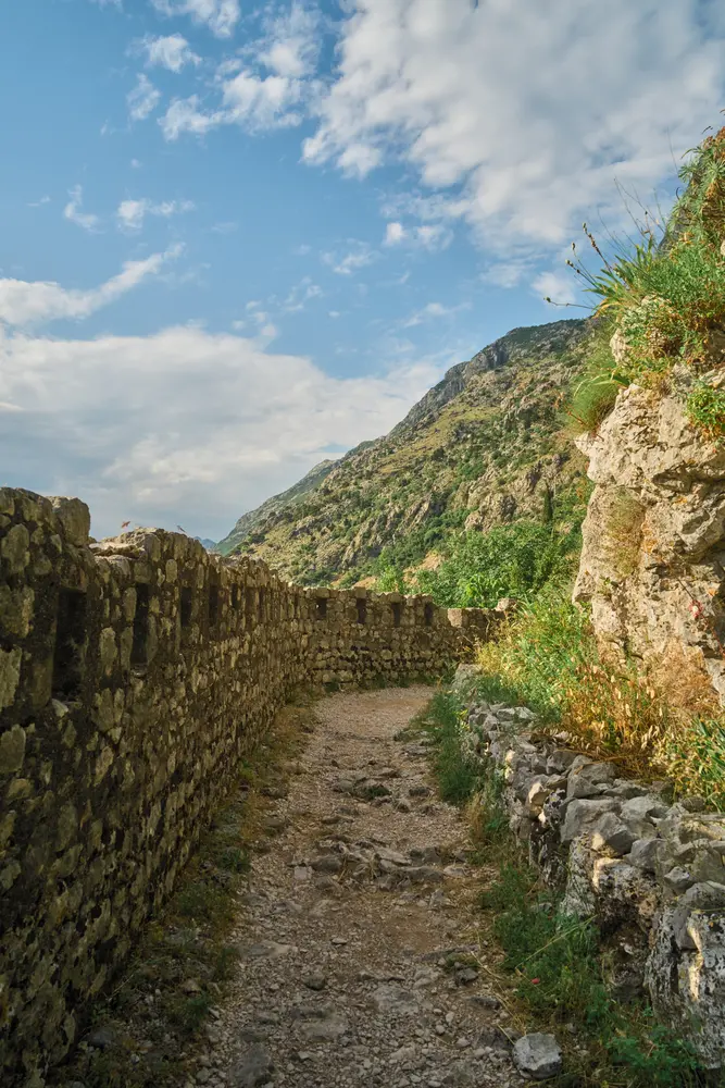 2026-06-11_kotor_fortress-trail-path_dsc05669.jpg