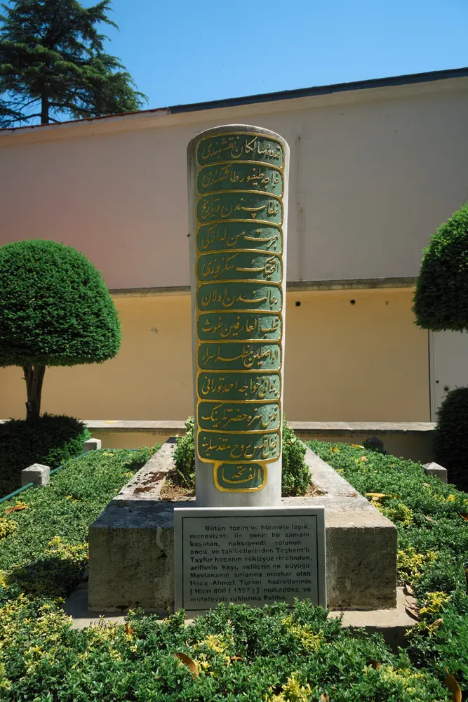 2026-06-06_istanbul_carved-stone-monument_dsc02759.jpg