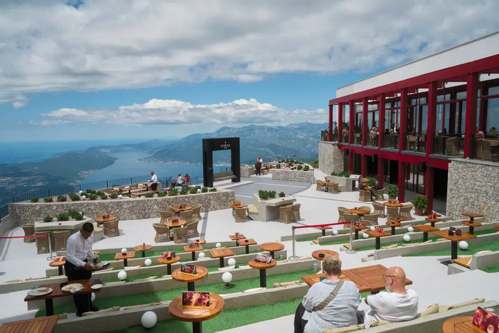 2026-06-12_kotor_mountaintop-terrace-cafe_dsc06027.jpg