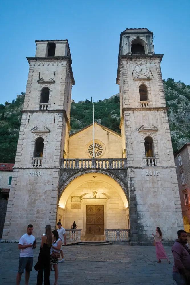 2026-06-12_kotor_cathedral-square-at-dusk_dsc06483.jpg