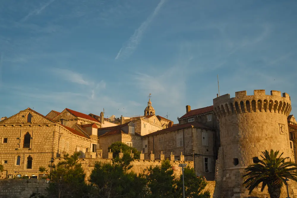 2026-06-14_korcula_town-walls-golden-hour_dsc07228.jpg