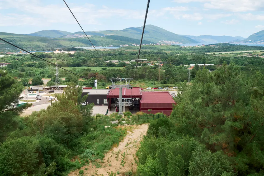 2026-06-12_kotor_cable-car-station_dsc05967.jpg