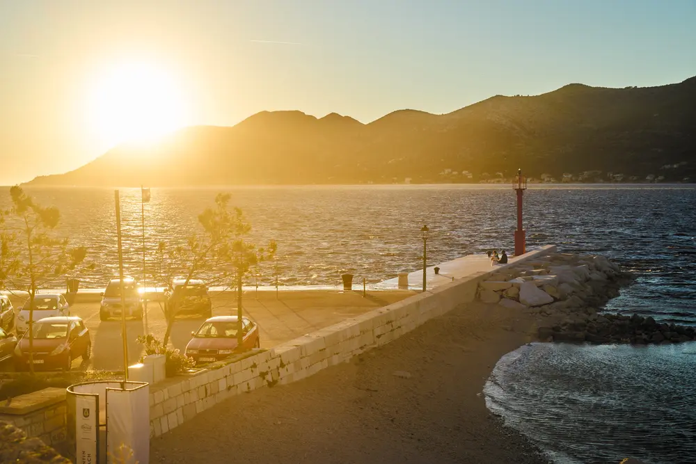 2026-06-13_korcula_harbor-pier-facing-sunset_dsc06772.jpg