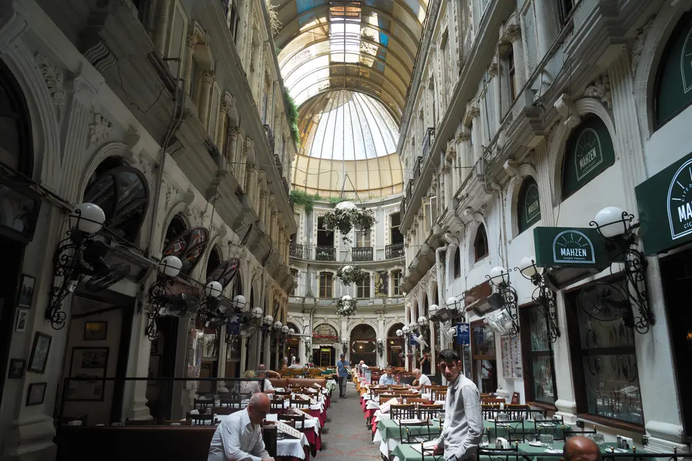 2026-06-06_istanbul_cicek-pasaji-arcade_dsc02915.jpg