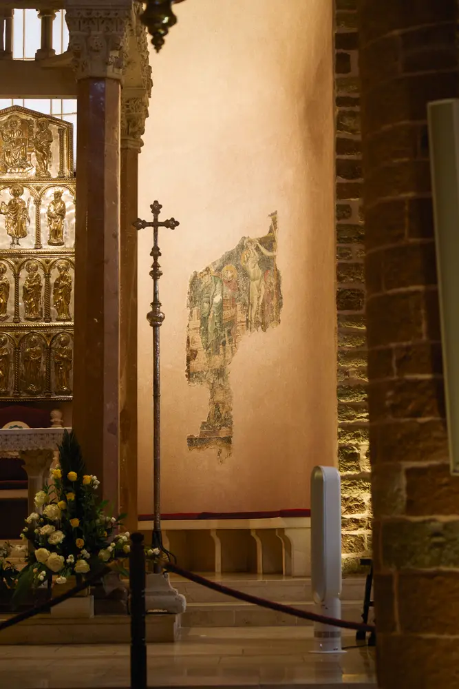 2026-06-11_kotor_church-interior-altar_dsc05464.jpg