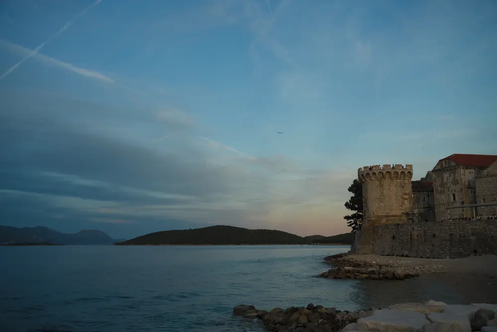 2026-06-14_korcula_fortress-tower-at-dusk_dsc07298.jpg