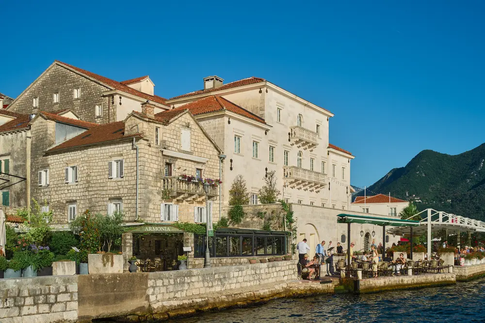 2026-06-12_perast_waterfront-stone-palace_dsc06279.jpg