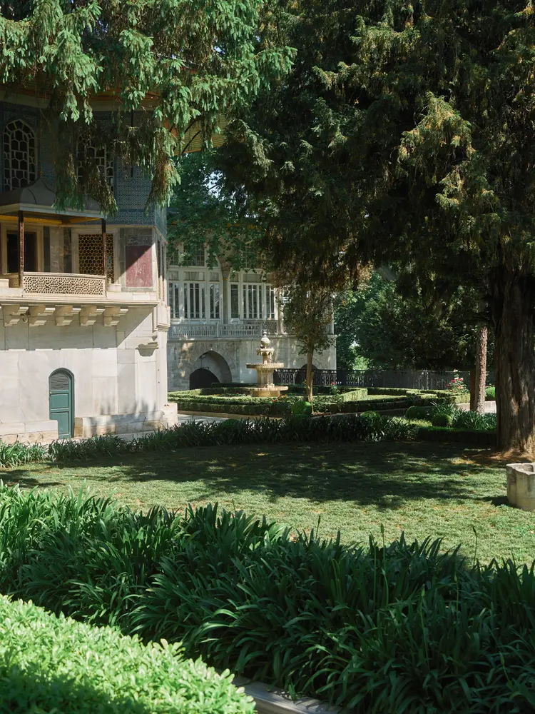 2026-06-07_istanbul_topkapi-palace-garden_dsc03730.jpg