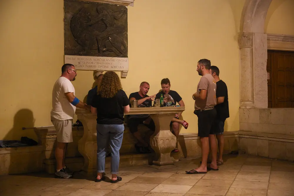 2026-06-14_korcula_night-gathering-under-loggia_dsc07502.jpg
