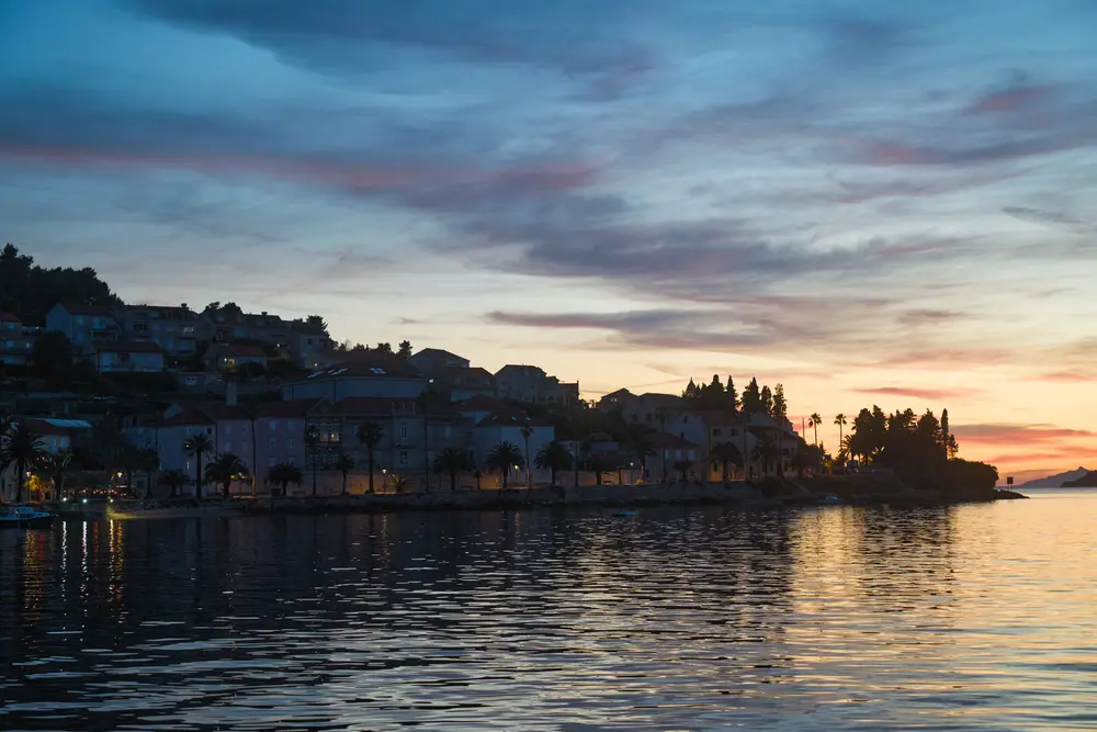 2026-06-14_korcula_waterfront-lights-blue-hour_dsc07469.jpg