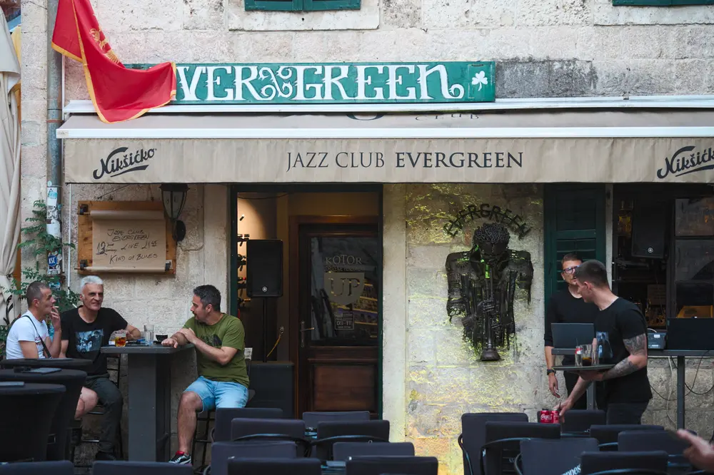 2026-06-12_kotor_jazz-club-terrace-evening_dsc06451.jpg