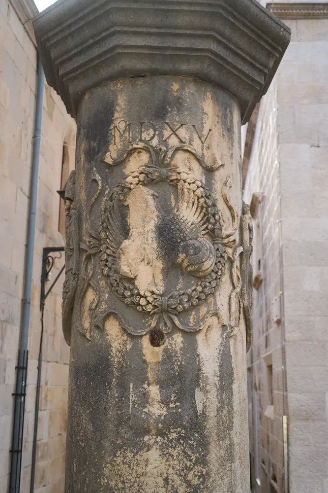 2026-06-14_korcula_carved-stone-pillar_dsc07126.jpg