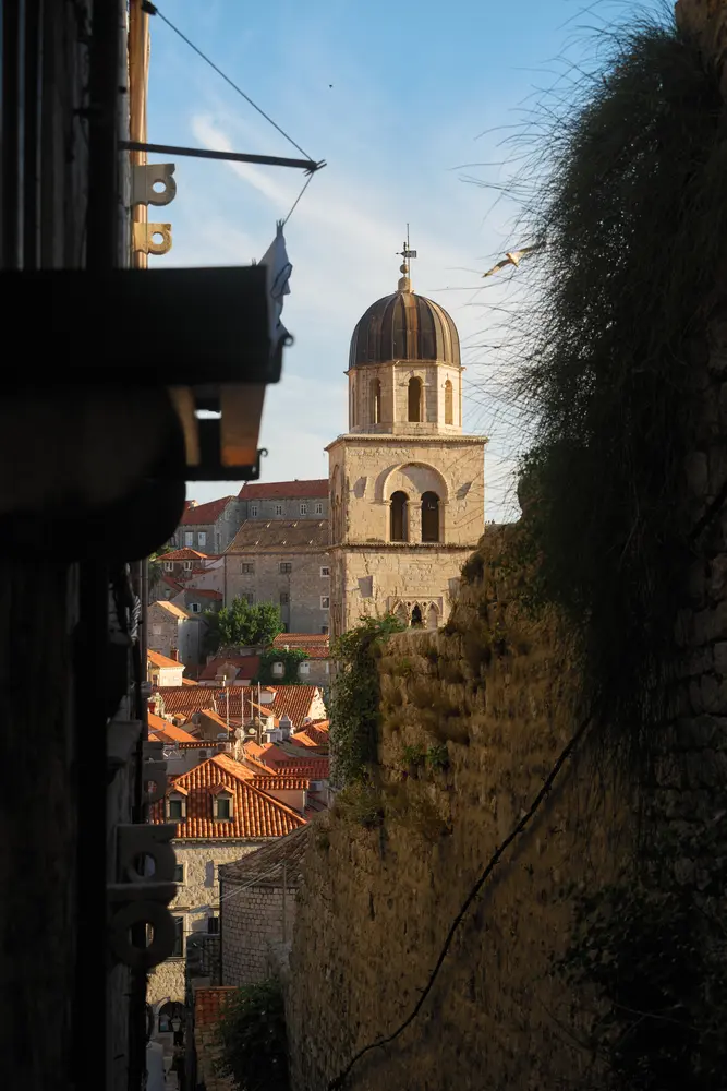 2026-06-15_dubrovnik_bell-tower-over-rooftops_dsc07786.jpg