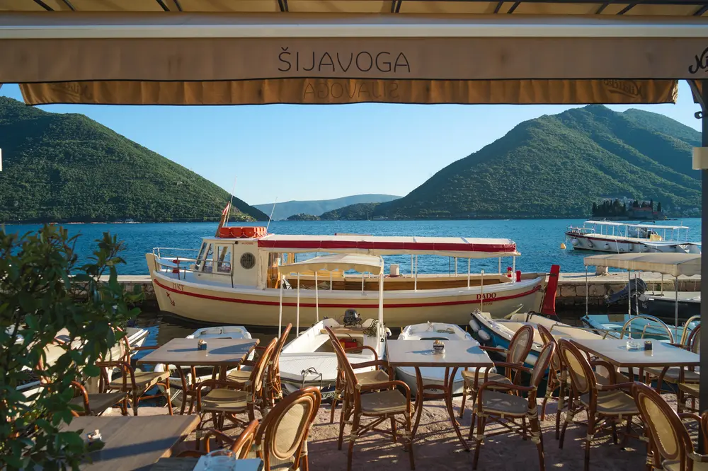 2026-06-12_perast_waterfront-cafe-terrace_dsc06283.jpg