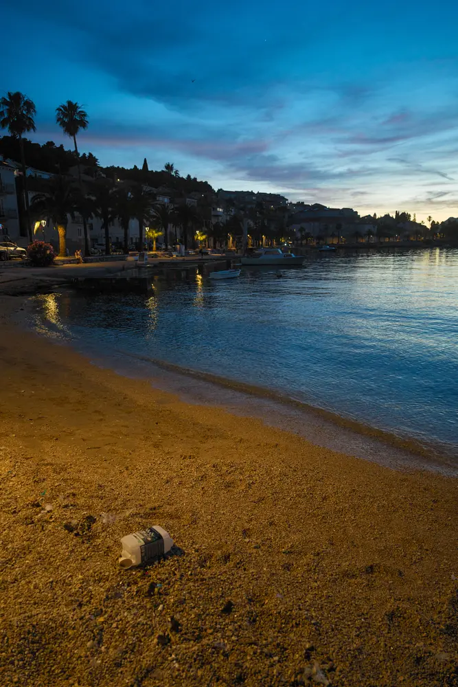 2026-06-14_korcula_night-beach-and-town-lights_dsc07485.jpg