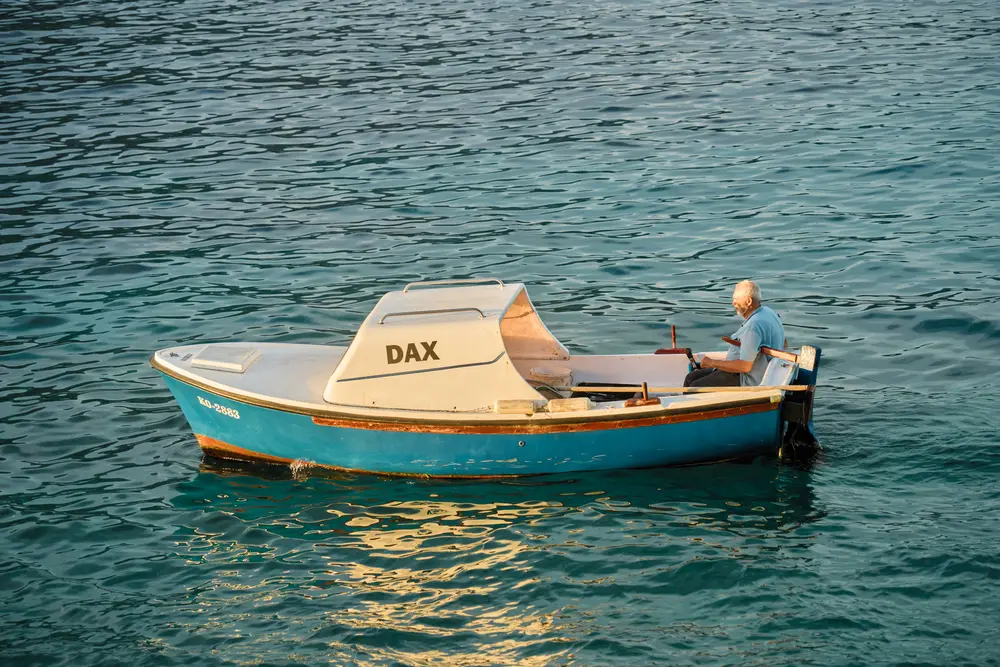 2026-06-14_korcula_blue-wooden-boat_dsc07173.jpg